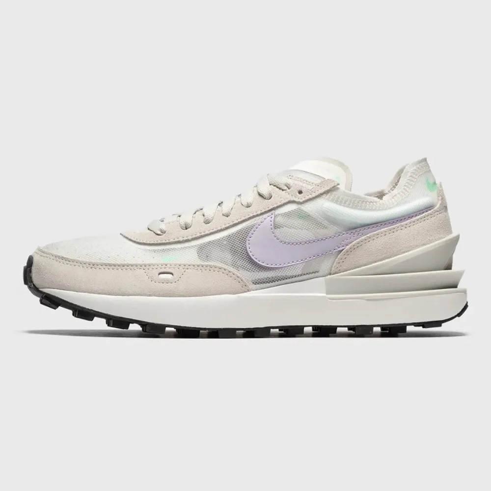 Women’s NIKE Waffle One sneakers- summit white/infinite lilac. Size 11 - Picture 3 of 12